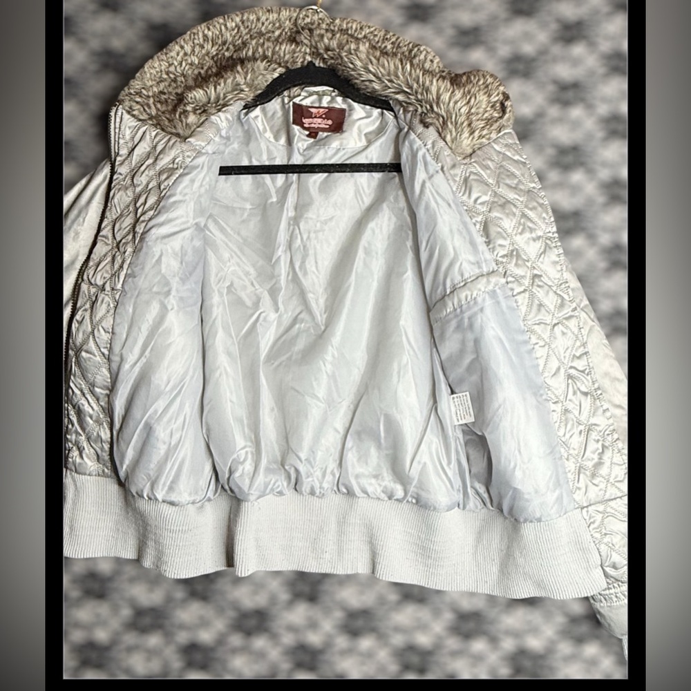 Stylish Quilted White Jacket - Picture 2 of 6
